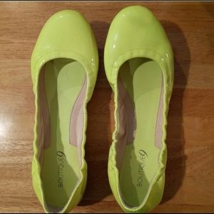 Boutique 9 neon flats, never worn